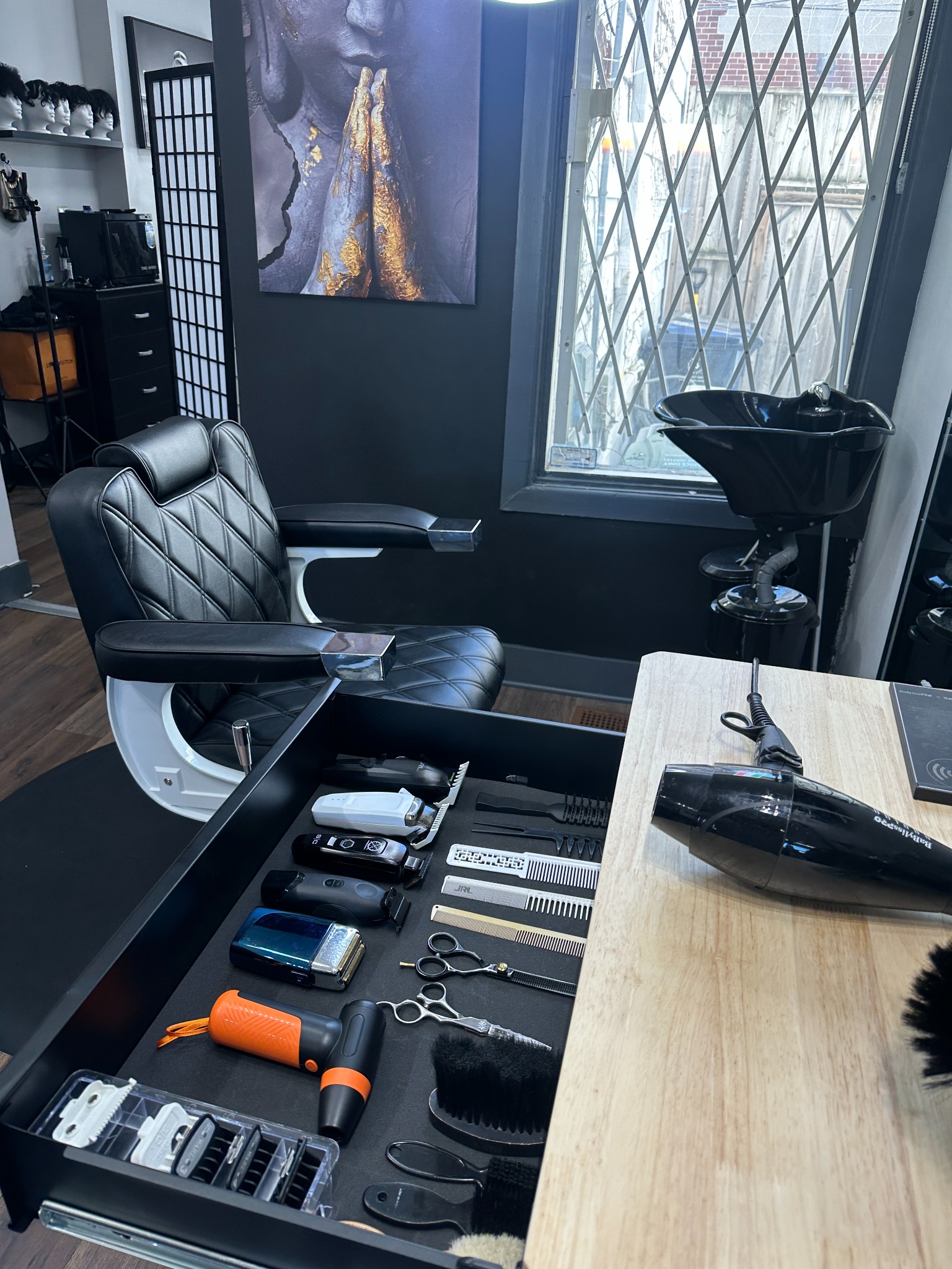 Barber station at Rumi Fades